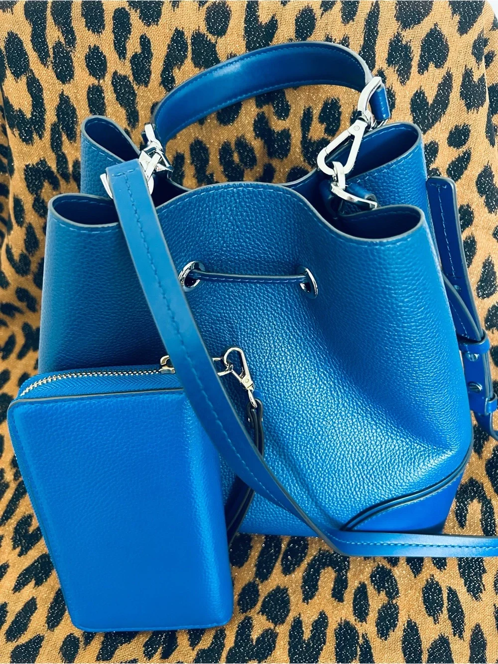 Michael Kors💙NWOT💙 Blue Pebbled Leather Drawstring Bucket Bag with Wallet